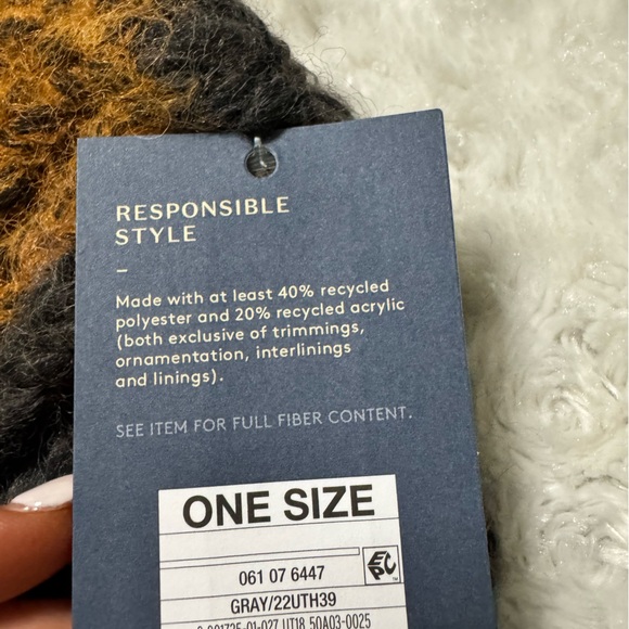 NWT- UNIVERSAL THREAD Chunky Knit checkered Beanie in Brown and Gray - Picture 3 of 6